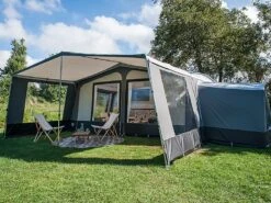 Polaris Outdoor Caravanvoortent Nova 250 -Tevelde 1 10 polaris outdoor caravanvoortent nova 250 luifel uitbouw sfeer polounova250