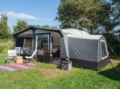 Polaris Outdoor Caravanvoortent Nova 250 -Tevelde 1 11 polaris outdoor caravanvoortent nova 250 uitbouw sfeer polounova250
